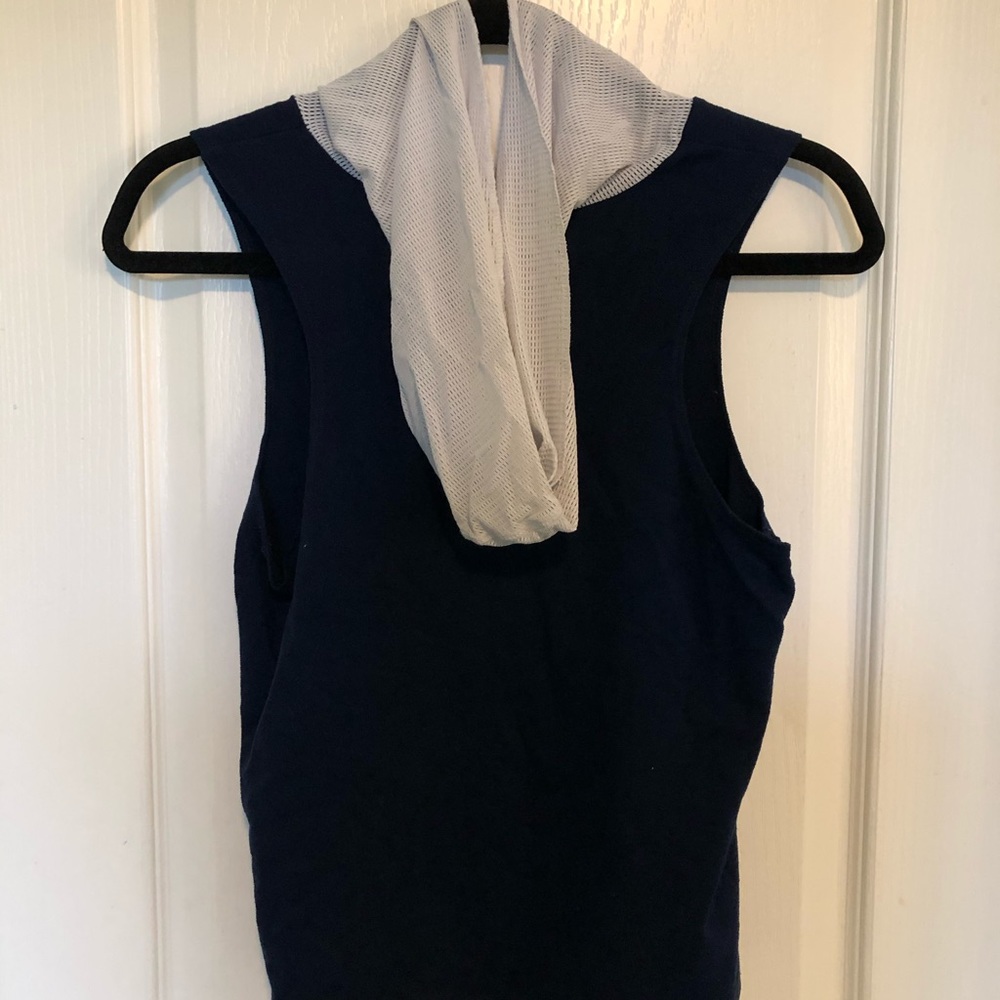 Fitigues Hooded Sleeveless Top - Picture 6 of 7